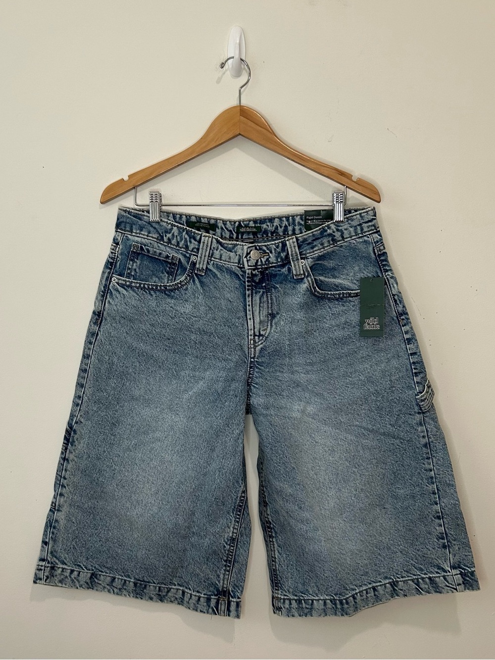 Wild Fable Women’s Low Rise Bermuda Denim Low Rise Shorts 6 Light Wash Blue